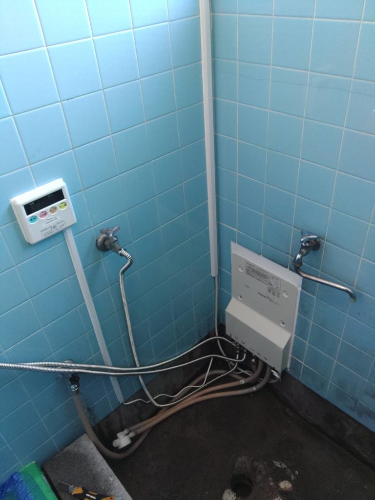 バランス釜撤去施工工程と配線と外釜補修設置